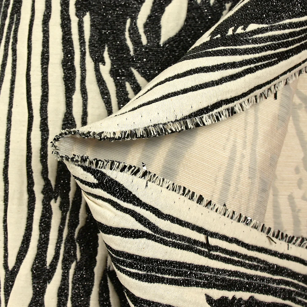 Brocart moiré lurex noir fond écru - Image 8