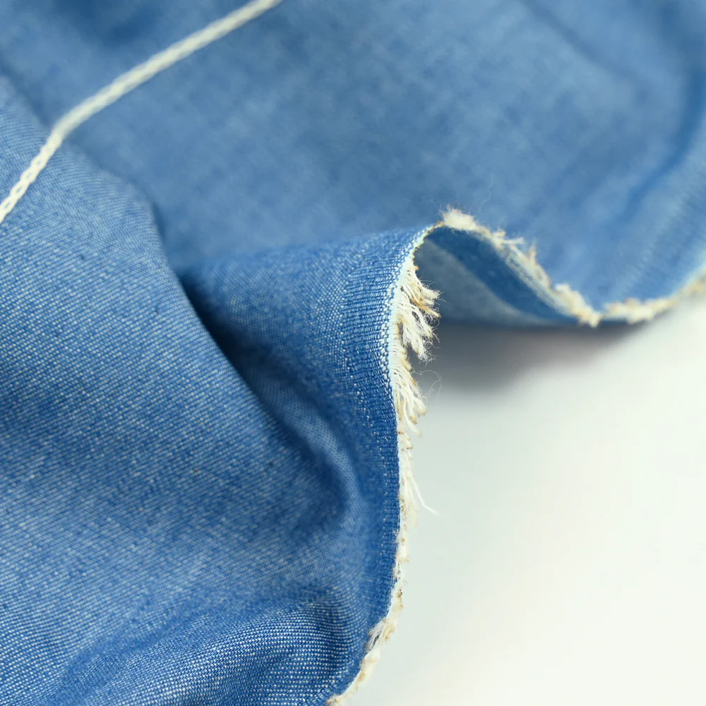 Chambray de coton brodé Lucie fond denim - Image 5