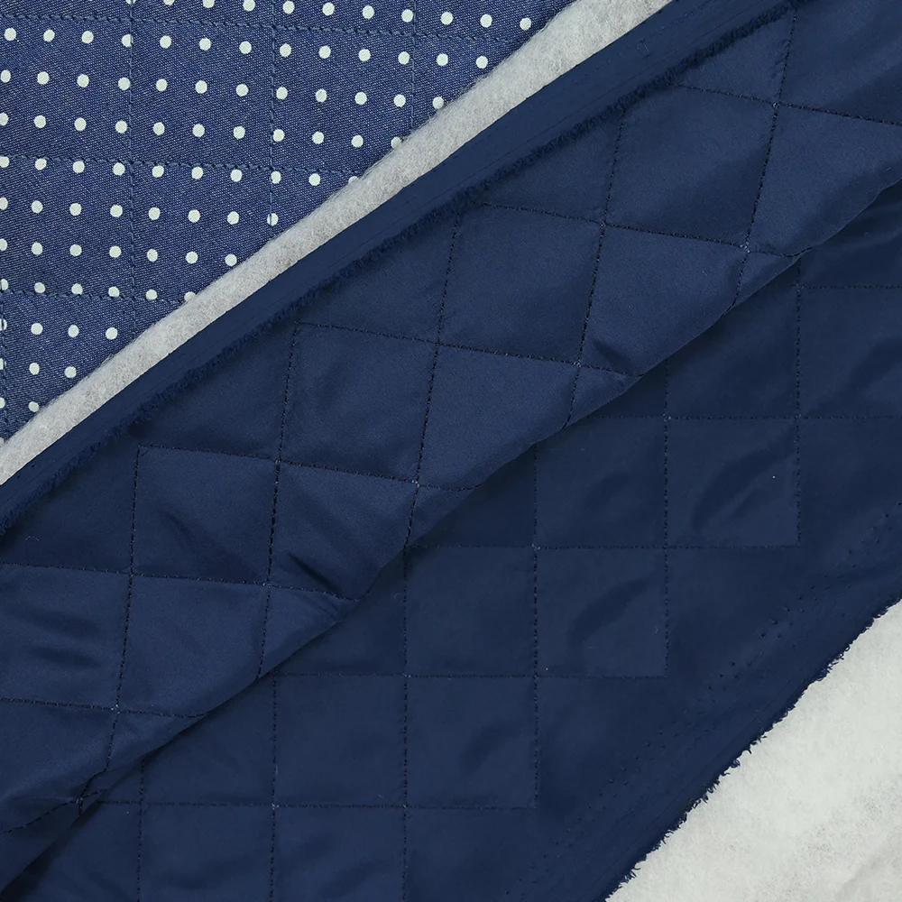 Chambray matelassé imprimé à pois - Image 6
