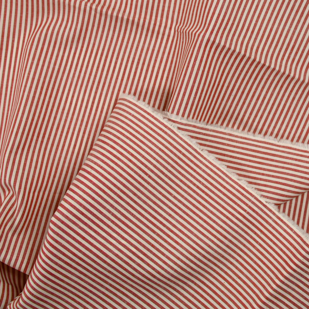 Coton fin tissé-teint Sophie rayé 2mm fond bordeaux - Image 4
