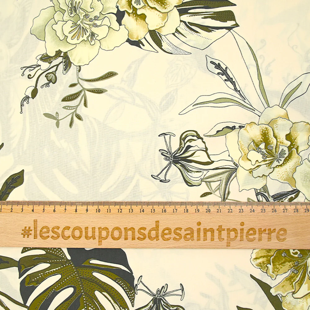 Coton imprimé fleurs et monstera sur fond crème - Image 3