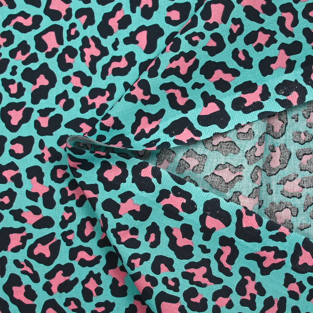 Coton imprimé léopard rose fond turquoise - Image 5