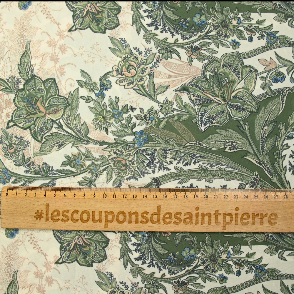 Crêpe fin imprimé paisley kaki fond écru - Image 3