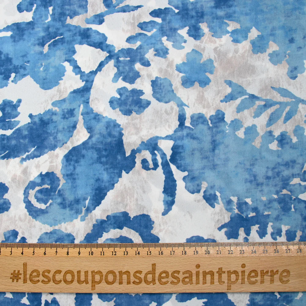 Crêpe imprimé folie bleu fond écru - Image 4