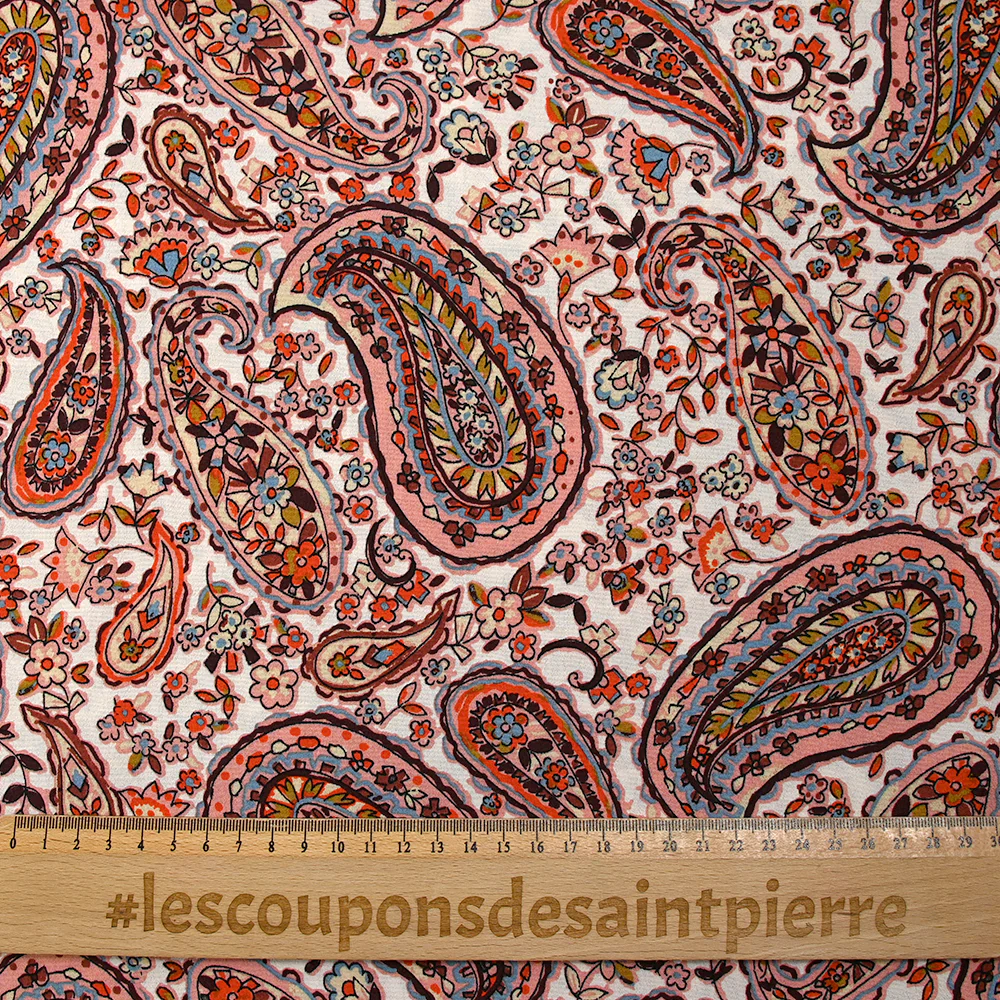 Crêpe viscose imprimé cachemire vieux rose et marron fond écru - Image 3