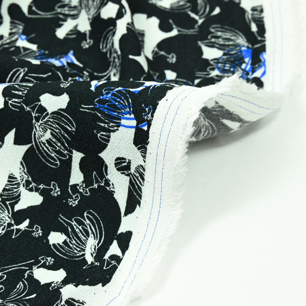 Crêpe viscose imprimé esquisse de fleurs noir et bleu - Image 4