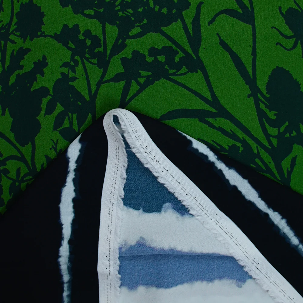 CrĂȘpe viscose imprimĂ© herbe haute fond vert - Image 3