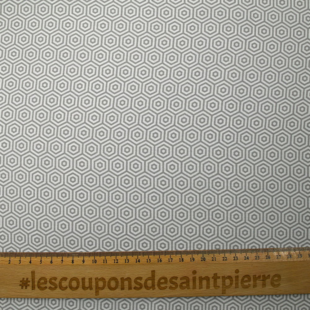 CrĂȘpe viscose imprimĂ© labyrinthe hexagonal gris et blanc - Image 3