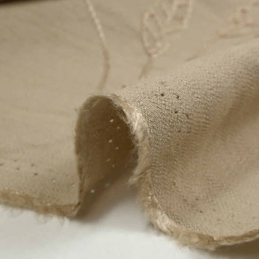 CrĂȘpe viscose Lily brodĂ© feuillage beige - Image 7