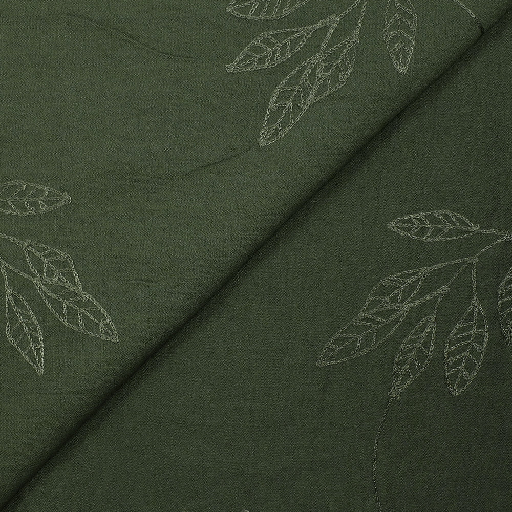 Crêpe viscose Lily brodé feuillage vert de chasse - Image 5