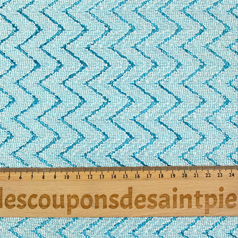 Dentelle polyester chevron blanc fond turquoise - Image 3