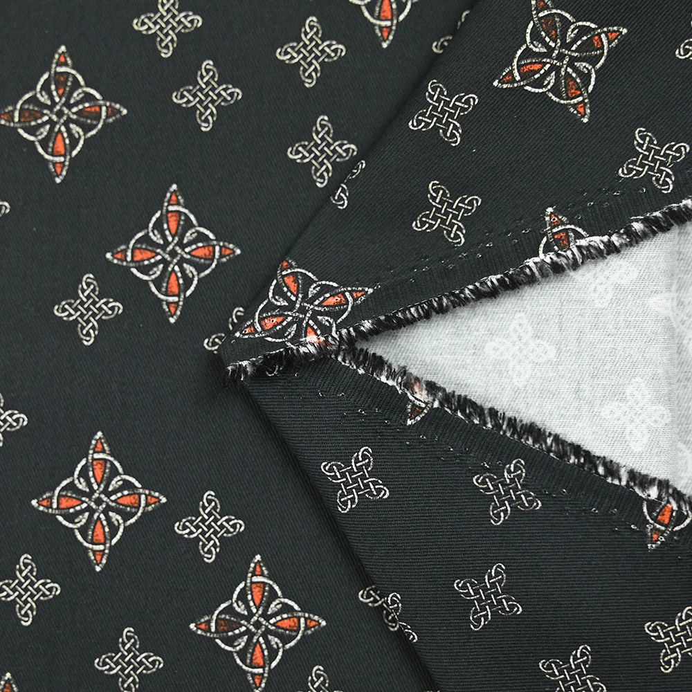 Gabardine 100% coton symbole celtique fond noir - Image 5