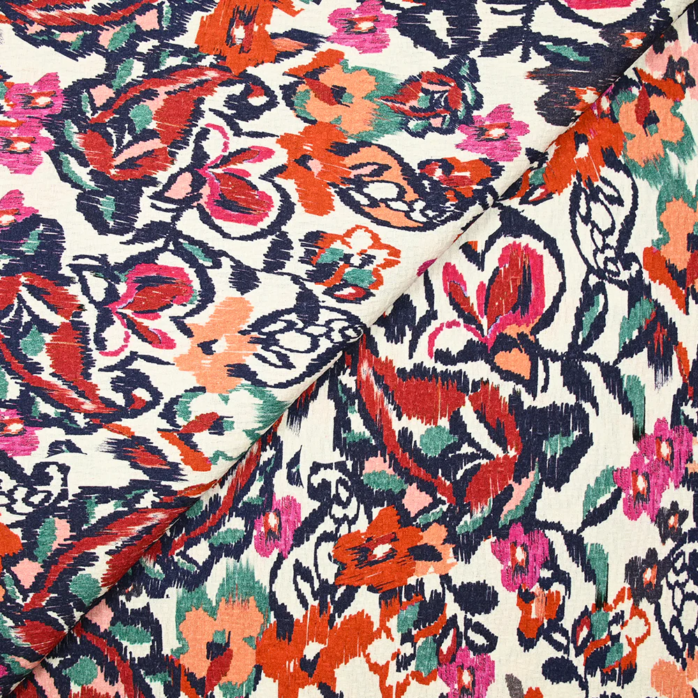 Jacquard de coton natté ikat fleuris orange et bleu fond blanc cassé - Image 5