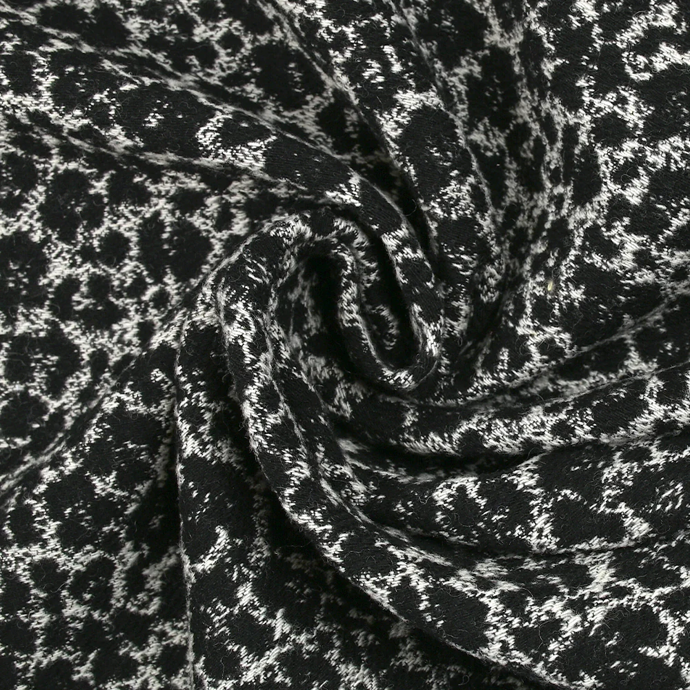 Jacquard de laine mélangée animal sauvage noir et blanc - Image 2