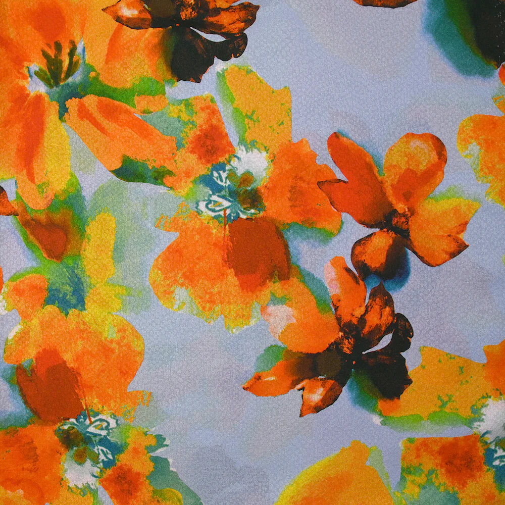 Jacquard de viscose satiné imprimé grandes fleurs fond ciel