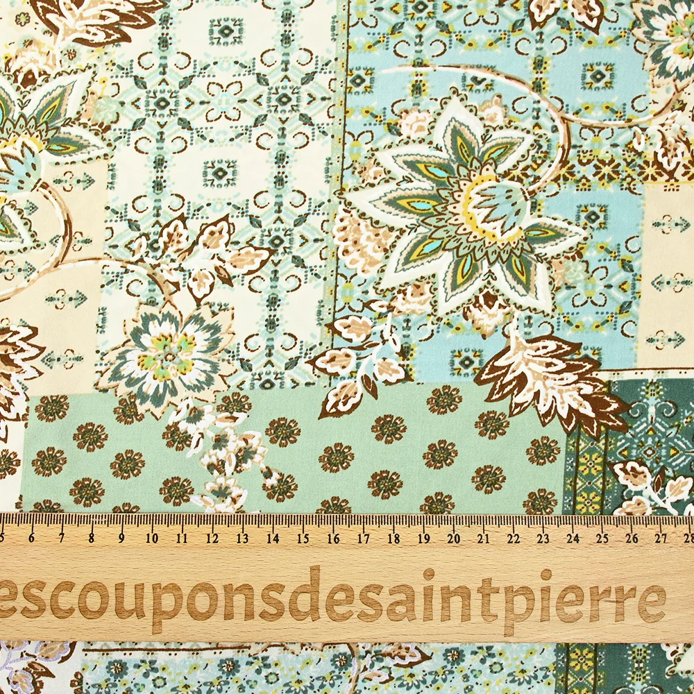Jersey de polyester floqué et imprimé patchwork vert - Image 3