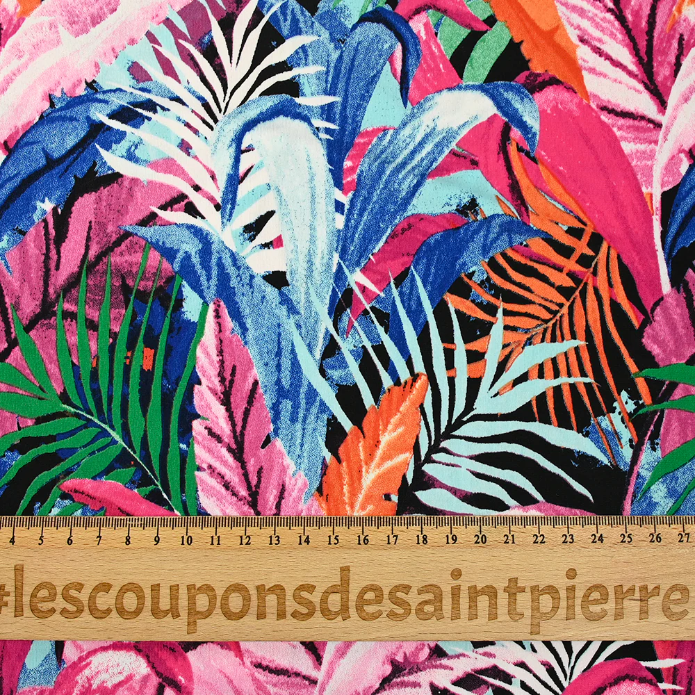 Jersey de polyester imprimé jungle multicolore fond noir - Image 3