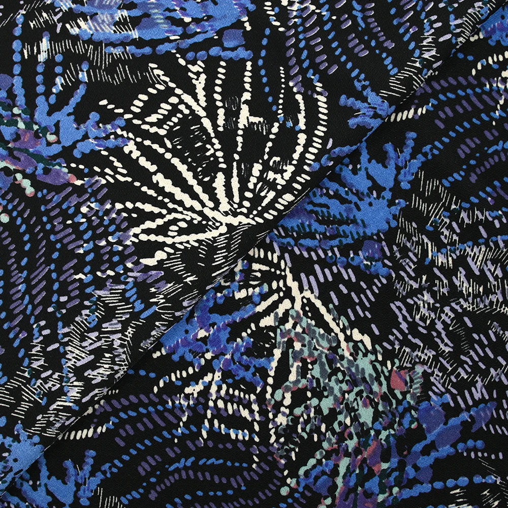 Maille crêpe imprimée feu d'artifice bleu fond noir - Image 4