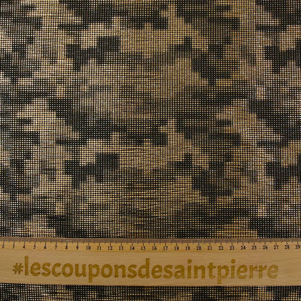 Maille fine gaufrée imprimée en pointillés dorés fond noir - Image 3