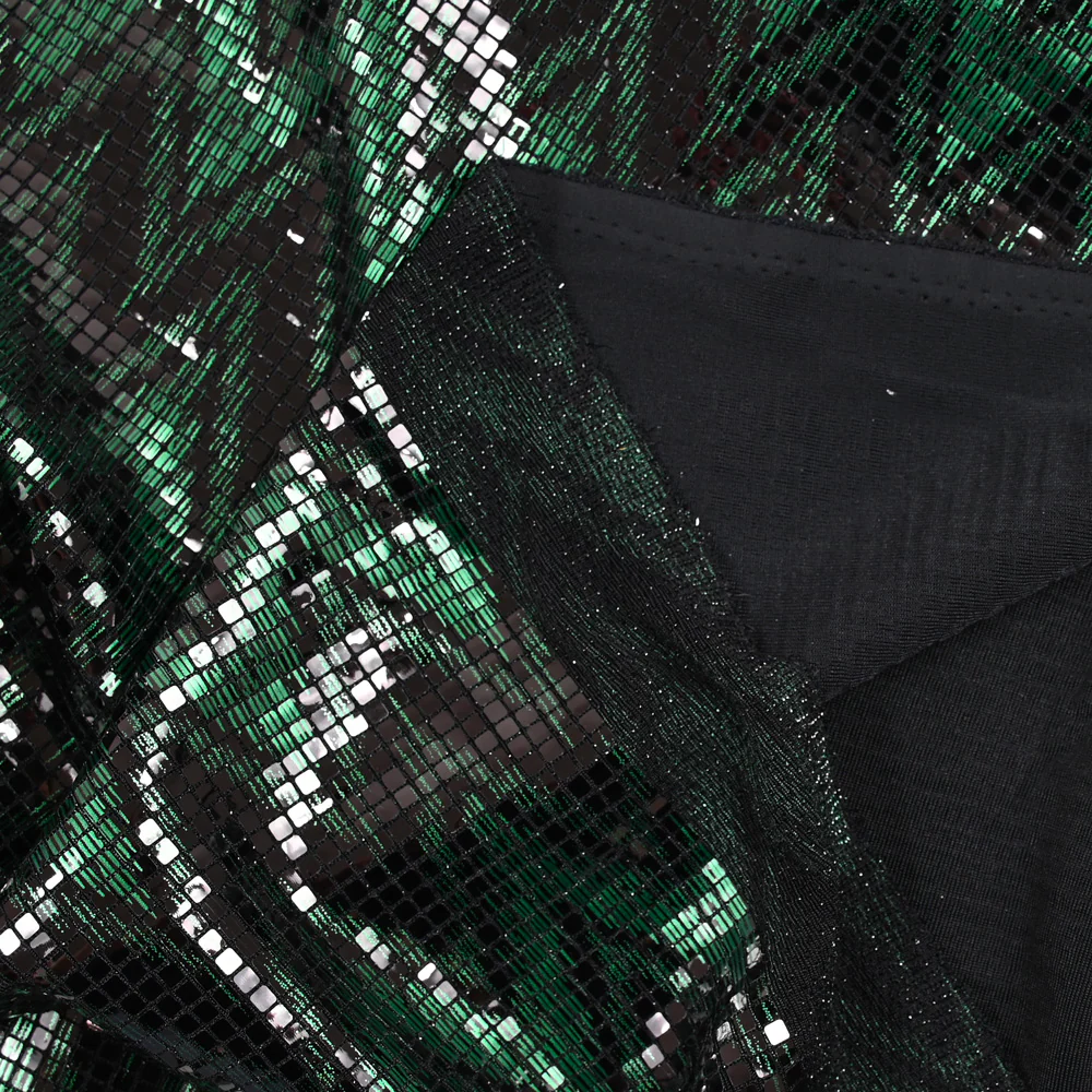 Maille polyester effet boule Ă facettes chevron vert et noir - Image 4