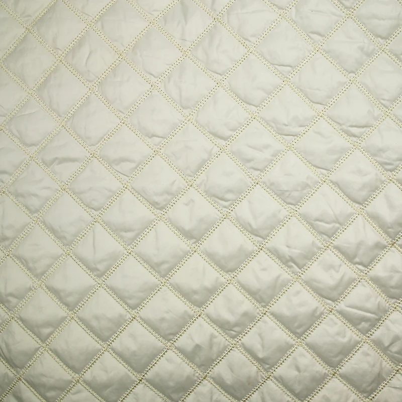 Matelassé polyester carreaux écru - Image 5