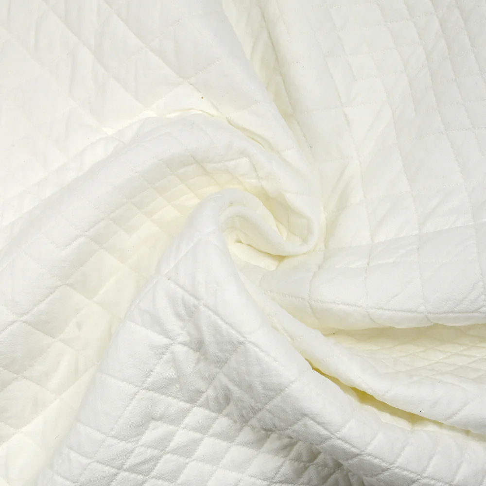 Matelassé variation de losanges blanc cassé - Image 2