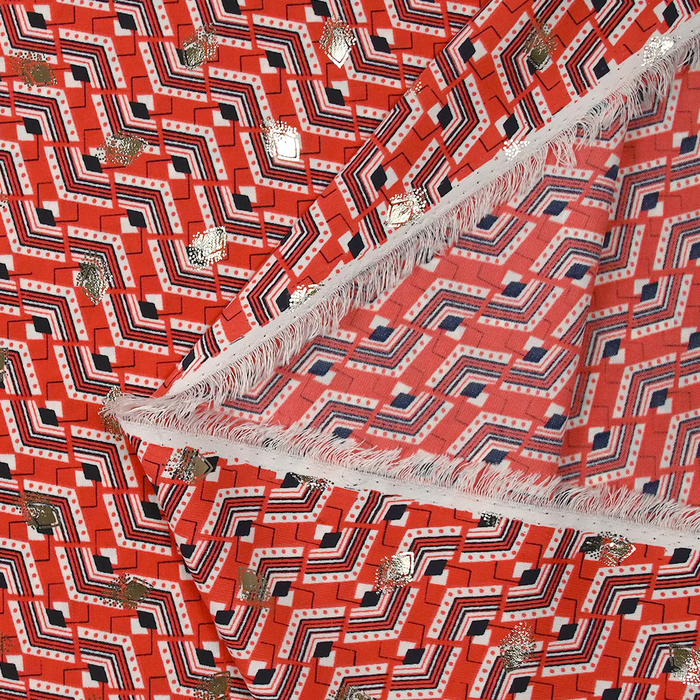 Microfibre imprimée polyester doré escalade fond rouge - Image 4