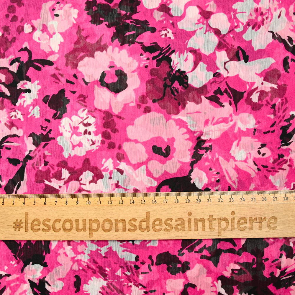 Mousseline crinkle imprimée nuage de fleurs fond fuchsia - Image 3