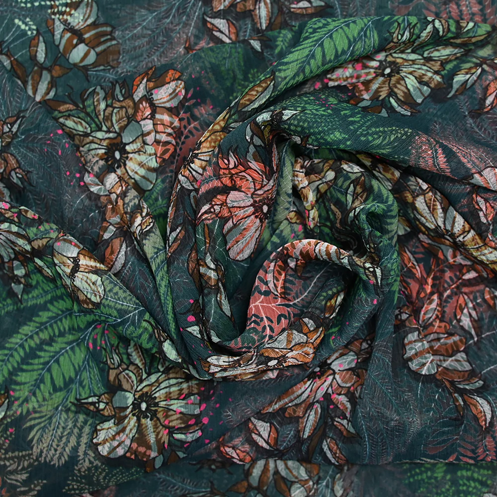 Mousseline imprimée crinkle feuilles et fleurs marron et vert fond pétrole - Image 2