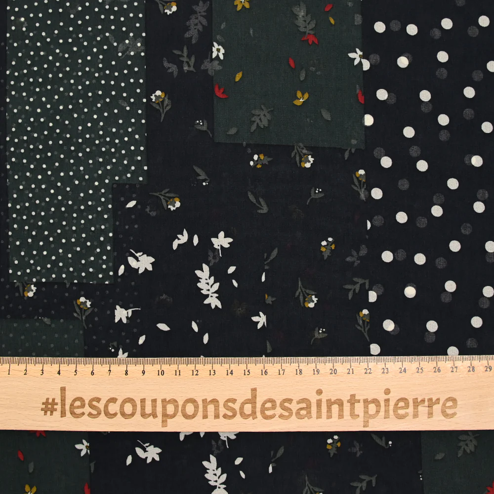 Mousseline imprimée patch fleurs et cœurs fond noir - Image 3