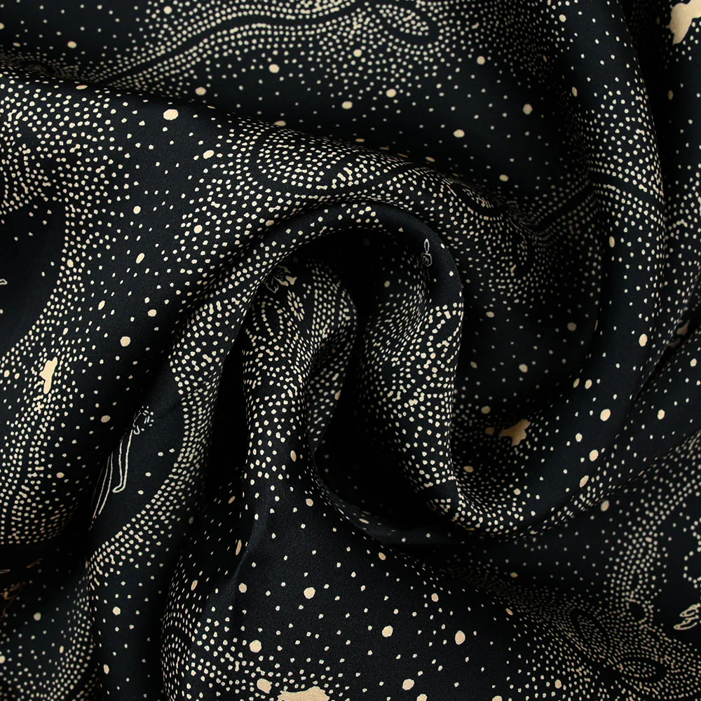 Organza de 100% soie imprimé médaillon danseuse fond noir - Image 2