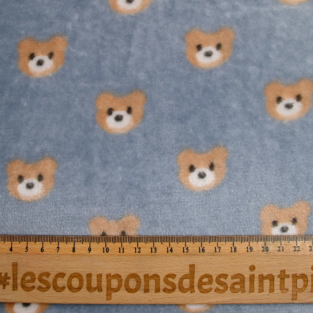 Polaire doudou imprimée têtes d'oursons fond gris bleuté - Image 3