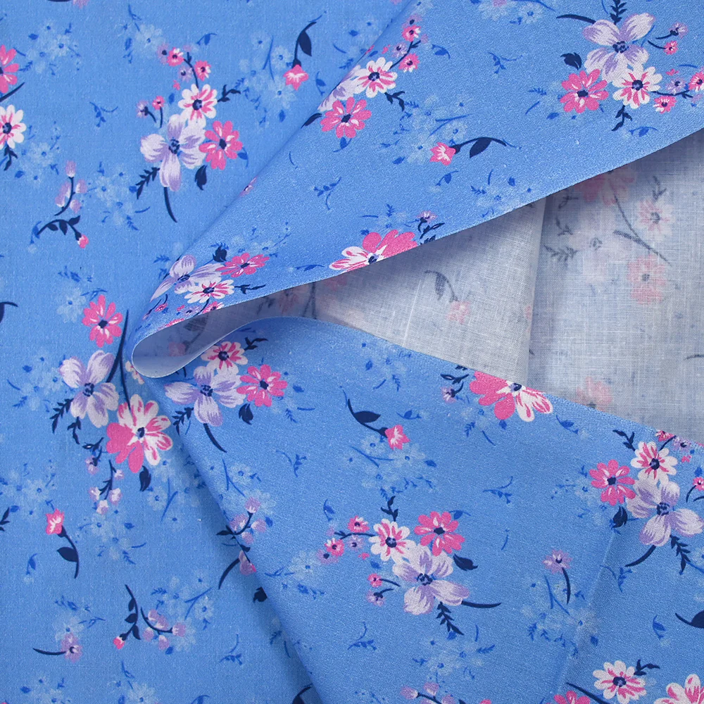 Popeline de coton imprimée bouquet dans les nuages fond bleu bleuet - Image 5