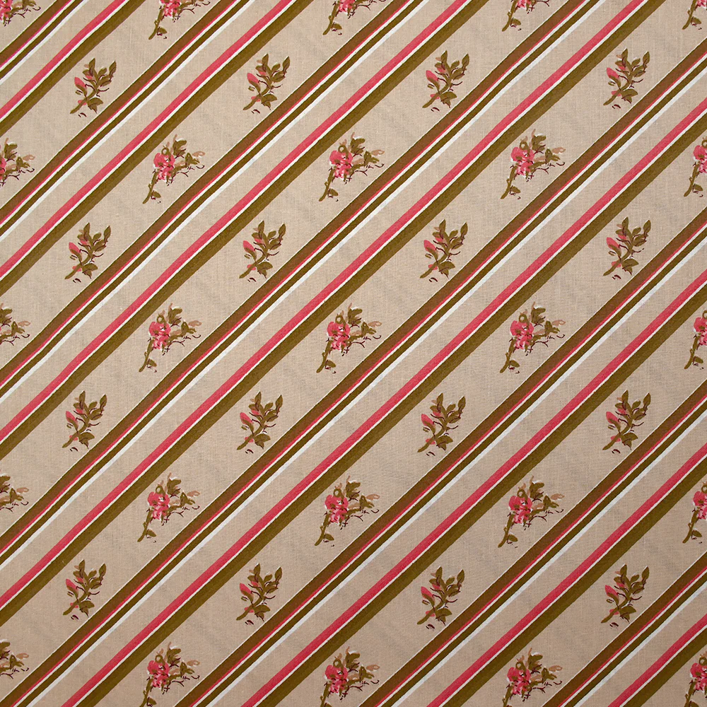 Popeline de coton imprimée diagonale de fleurs fond beige