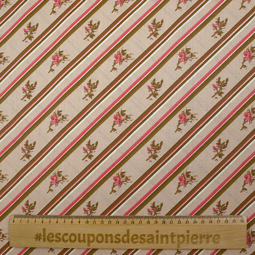 Popeline de coton imprimée diagonale de fleurs fond beige - Image 3