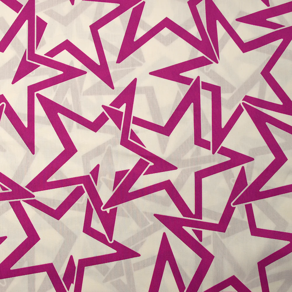 Popeline de coton imprimée étoiles en lien magenta fond blanc cassé