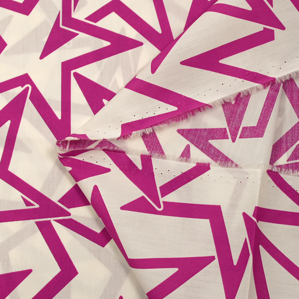 Popeline de coton imprimée étoiles en lien magenta fond blanc cassé - Image 5