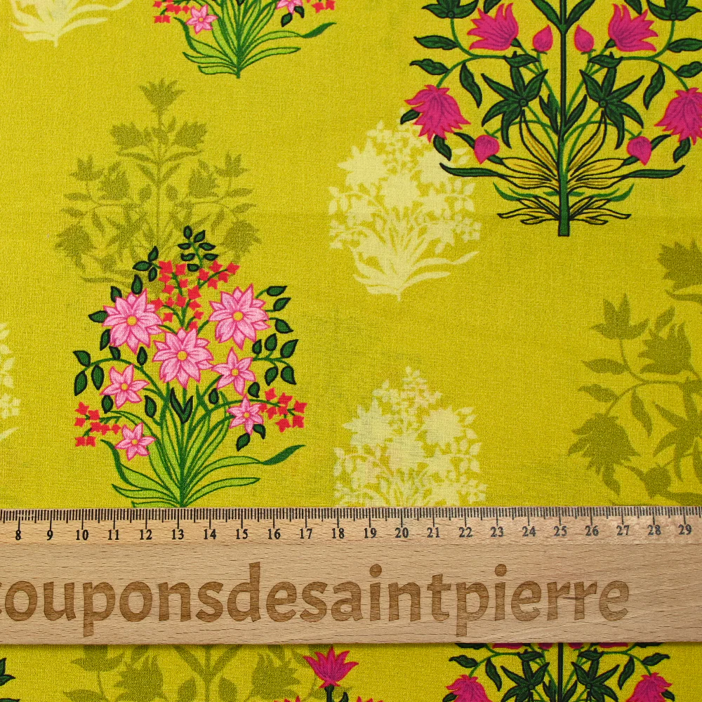 Popeline de coton imprimée fleur ornementale fuchsia fond anis - Image 3