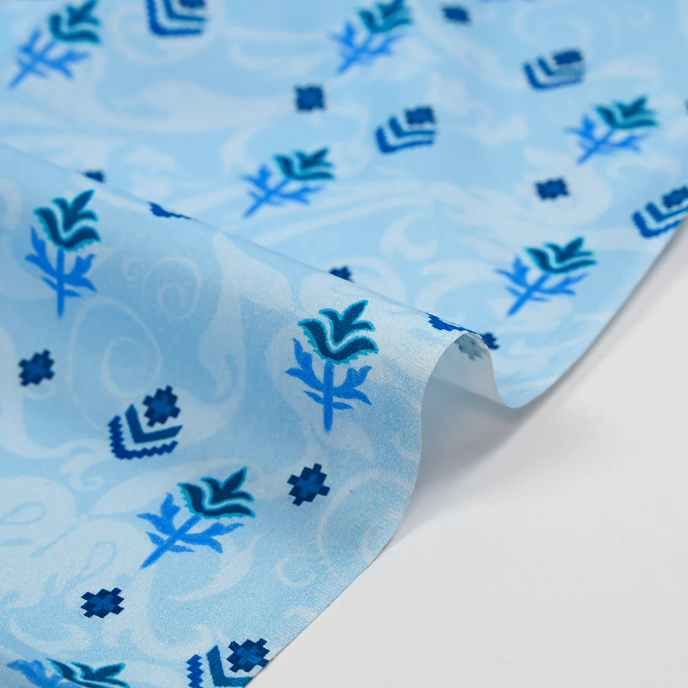 Popeline de coton imprimée fleur symbole fond arabesque bleu clair - Image 5