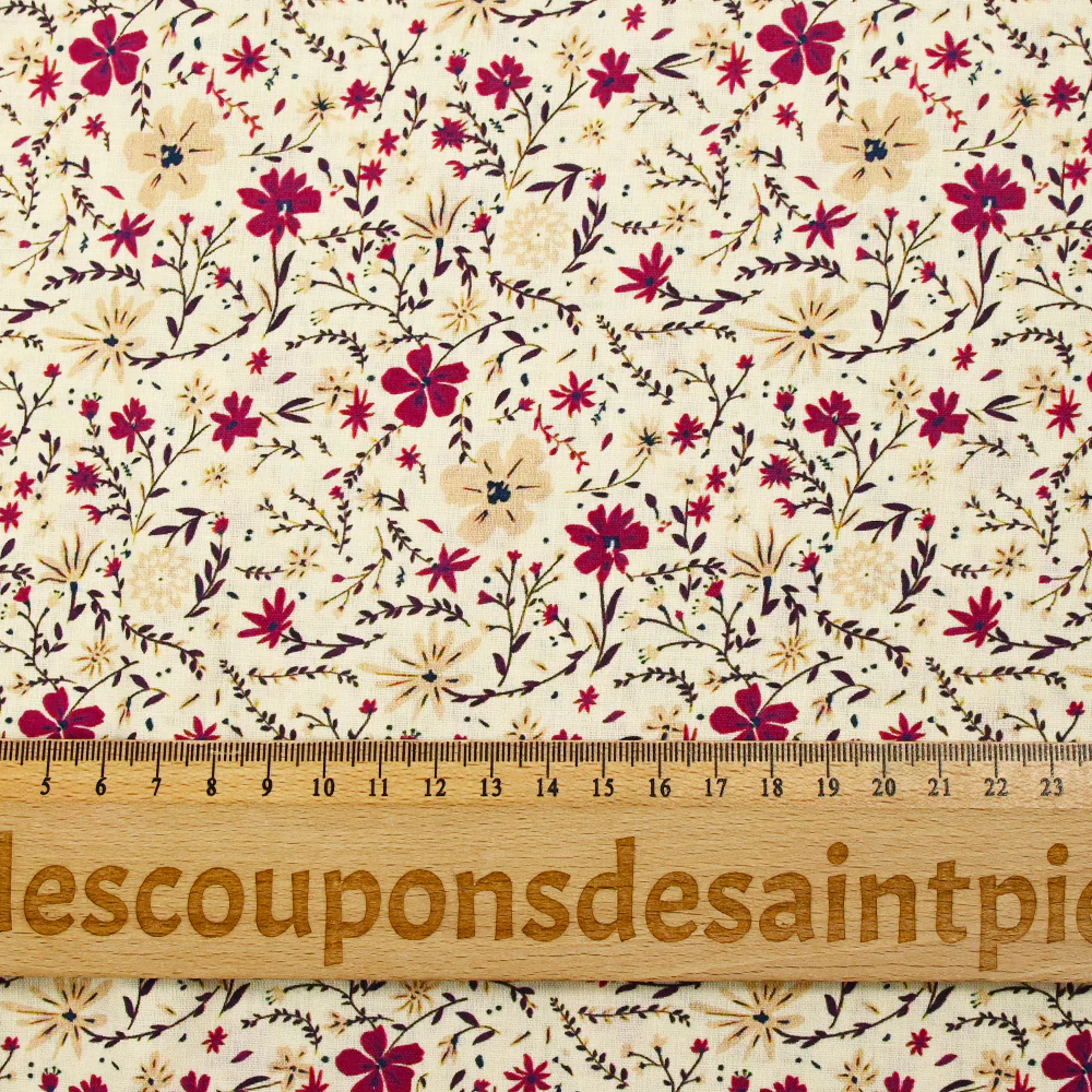 Popeline de coton imprimée fleurs bordeaux et beige fond écru - Image 3