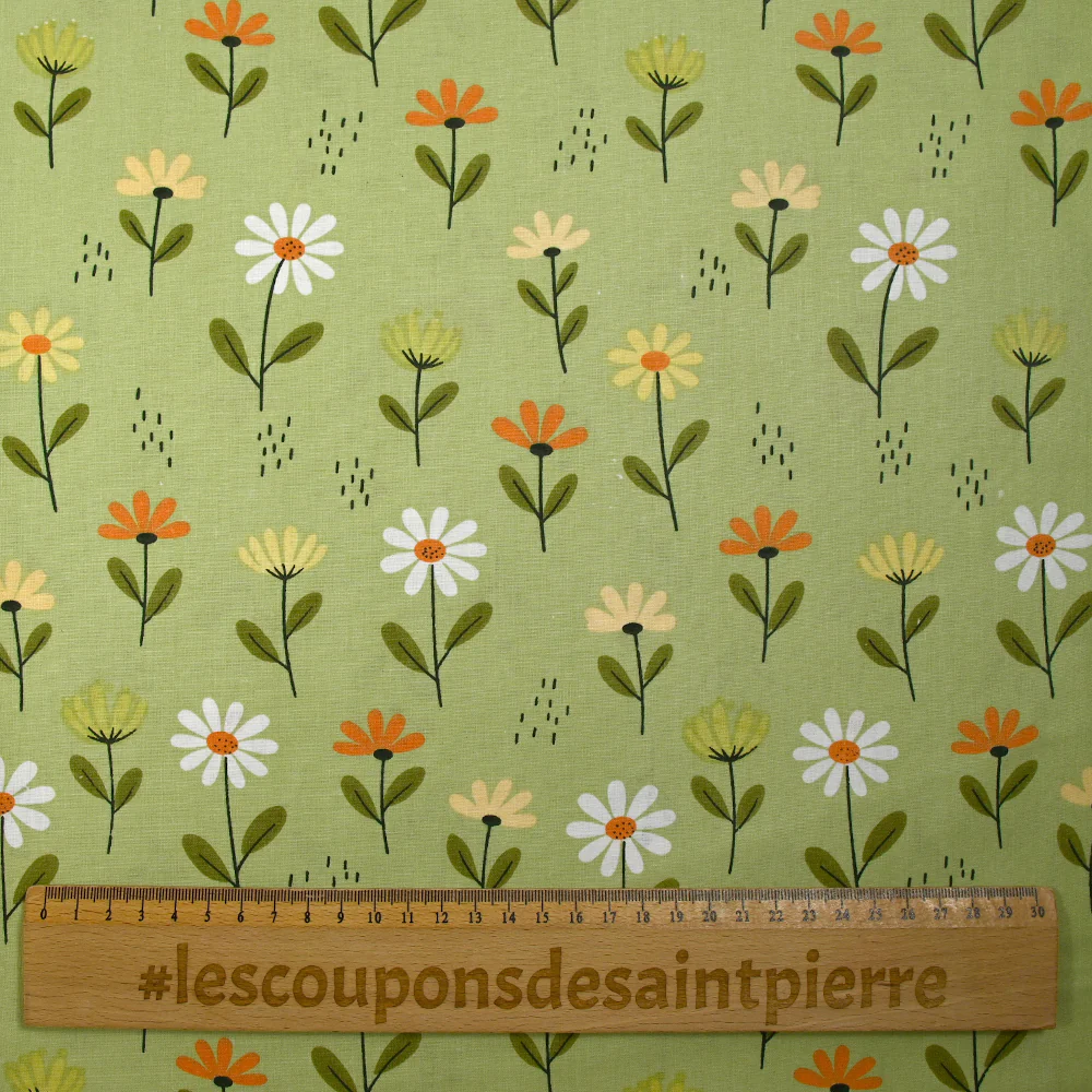 Popeline de coton imprimée fleurs des champs fond vert clair - Image 3