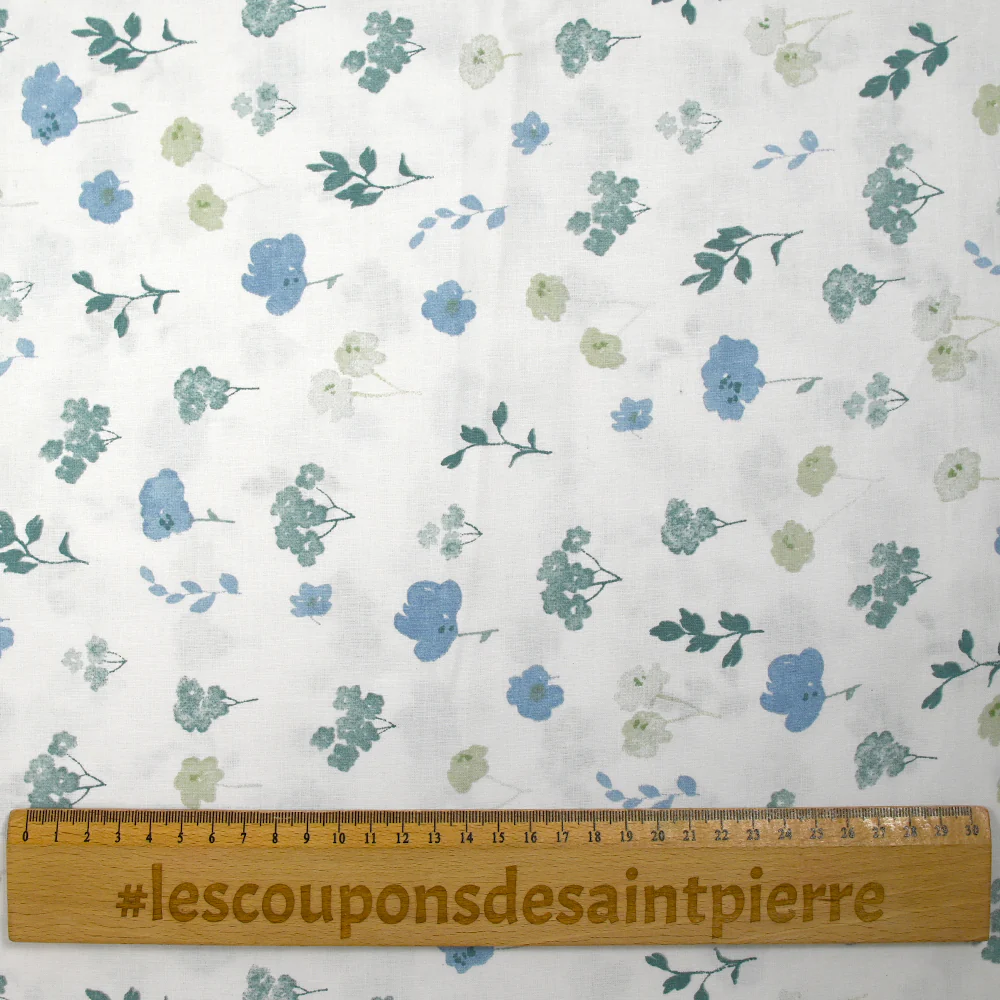 Popeline de coton imprimée poésie florale bleu fond blanc - Image 3