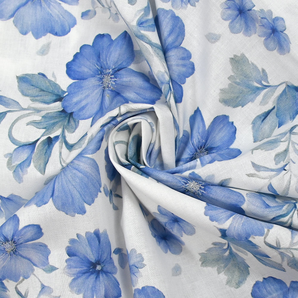 Popeline de coton imprimée porcelaine en fleurs bleues fond blanc - Image 2