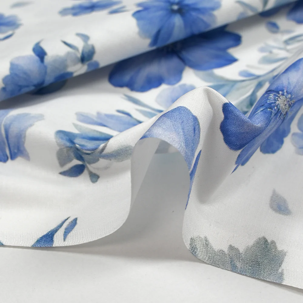 Popeline de coton imprimée porcelaine en fleurs bleues fond blanc - Image 6