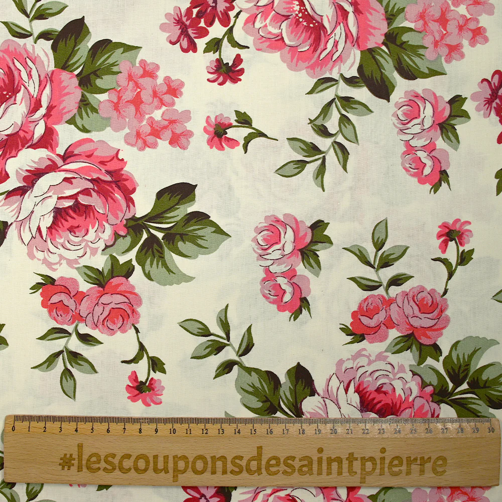 Popeline de coton imprimée romance de fleurs fond blanc cassé - Image 3