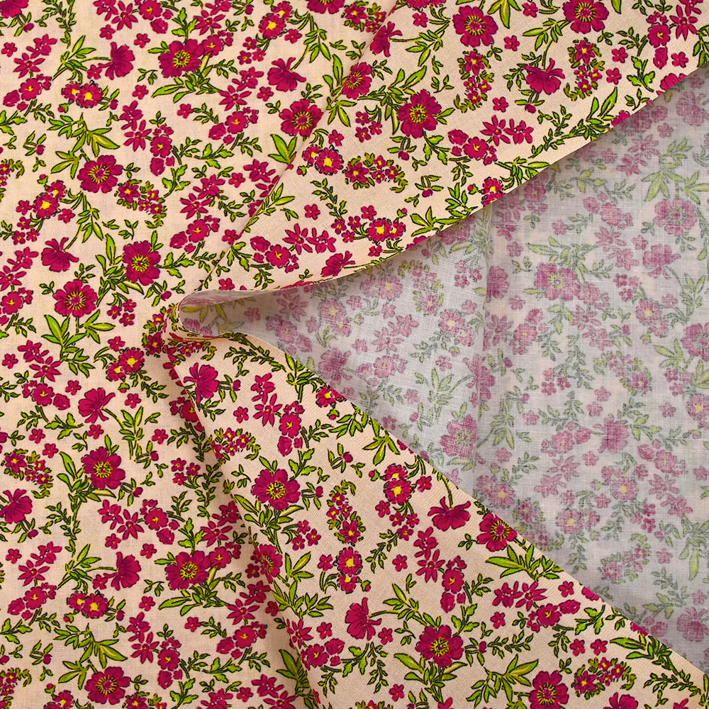 Popeline de coton imprimée rosée du matin framboise fond écru - Image 5