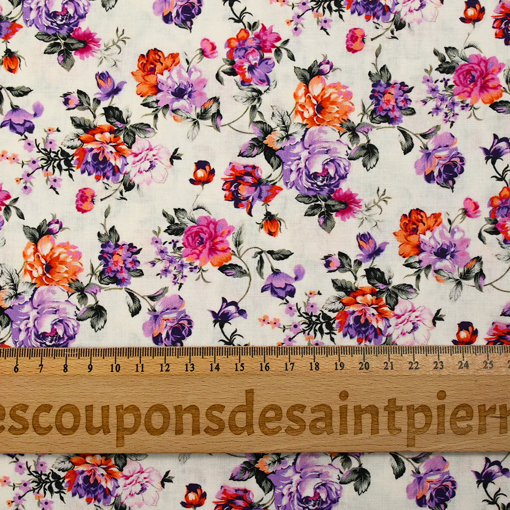 Popeline de coton imprimée rosier violet et orange fond blanc - Image 3