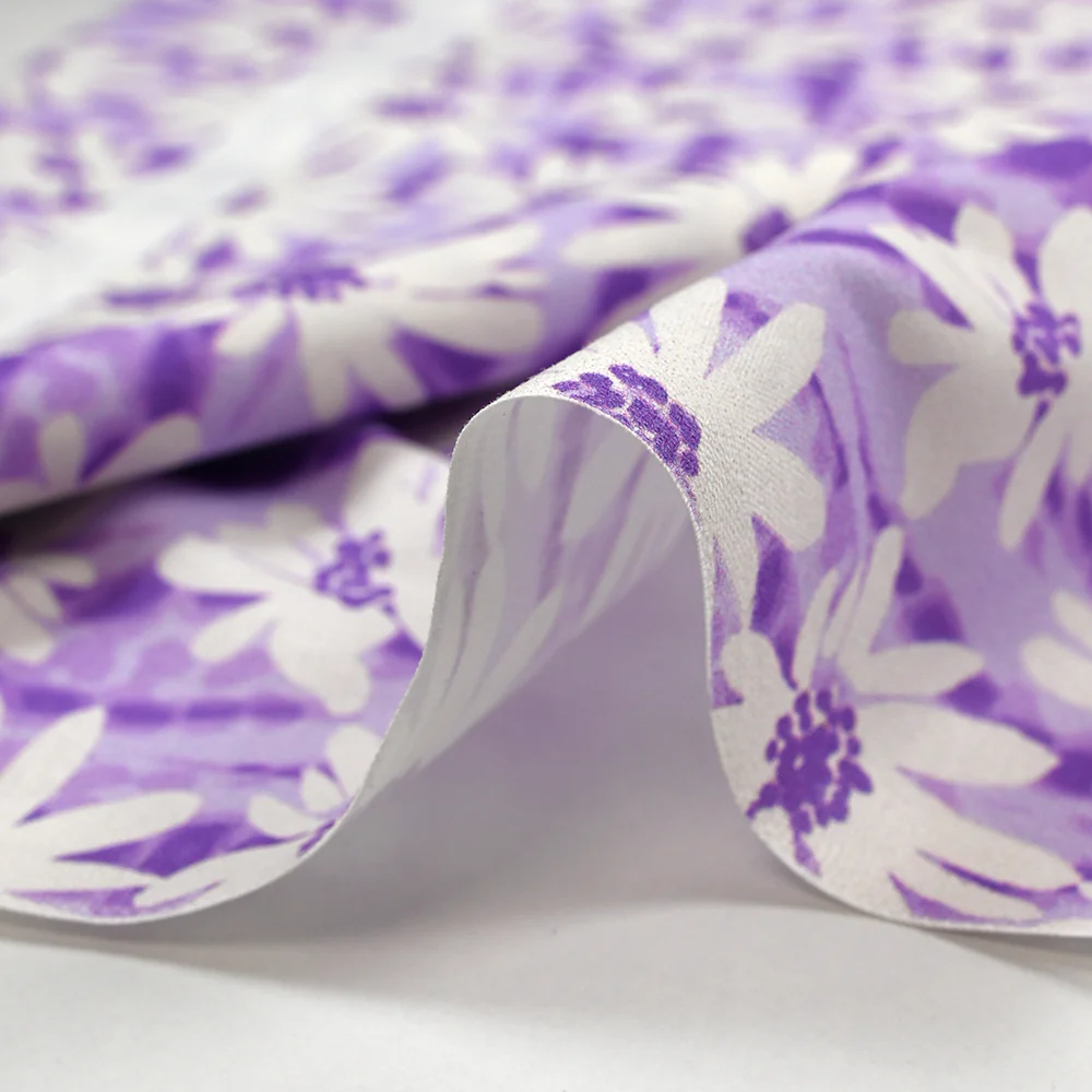 Popeline de coton imprimée vibration de marguerite fond violet - Image 6