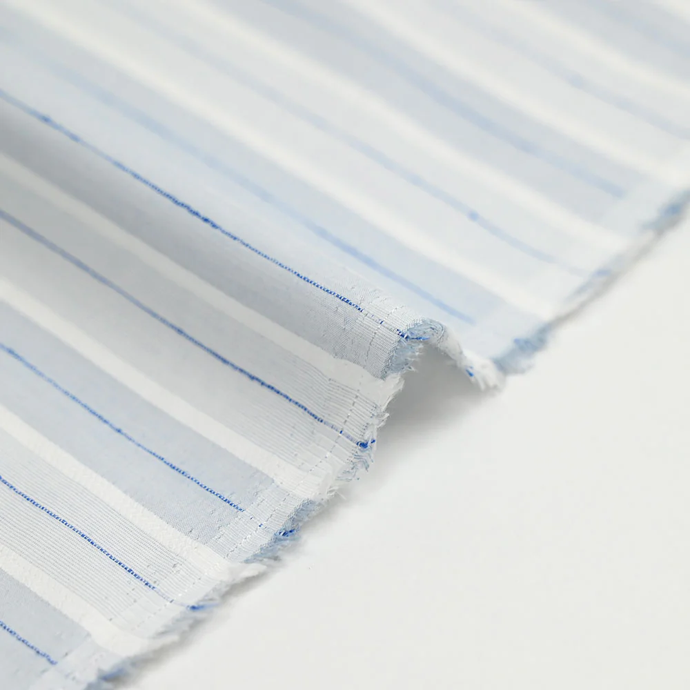 Popeline polycoton jacquard rayure blanche, gris-bleue et bleue marine doupionnée - Image 6