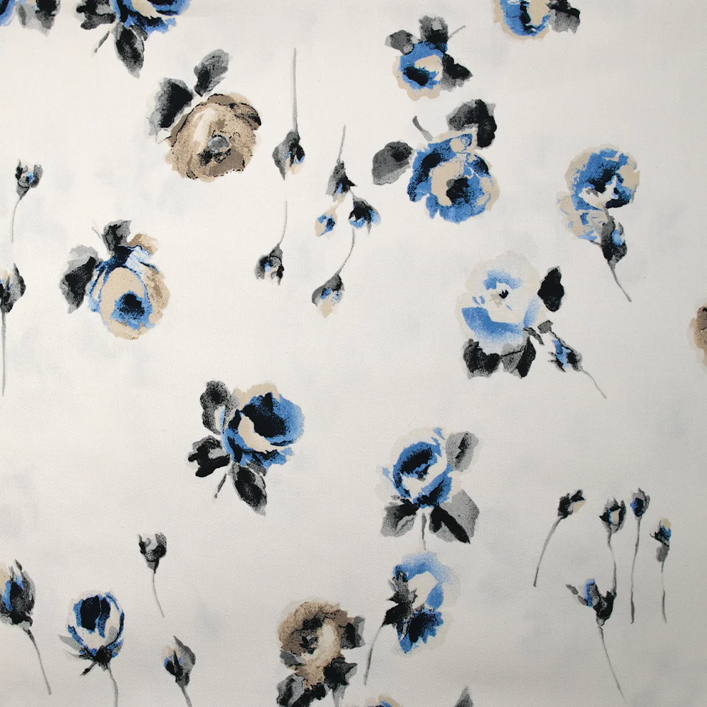 Satin de coton élasthanne pensée de fleurs bleu et grège fond blanc